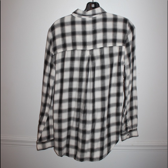 Top! Button down! - Picture 2 of 4